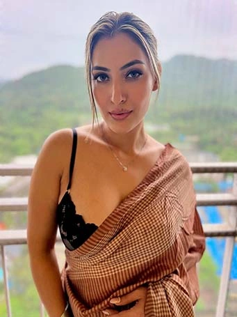 Dwarka call girl Varsha